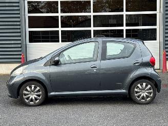 Toyota Aygo 1.0 12V VVT-i Hatchback  Benzine 998cc 50kW (68pk) FWD picture 2