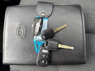 Kia Carens 2.0i CVVT 16V MPV  Benzine 1.998cc 106kW (144pk) FWD picture 21