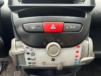 Toyota Aygo 1.0 12V VVT-i Hatchback  Benzine 998cc 50kW (68pk) FWD picture 15
