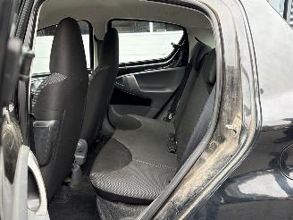 Toyota Aygo 1.0 12V VVT-i Hatchback  Benzine 998cc 50kW (68pk) FWD picture 10