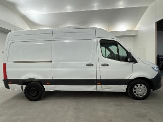 Mercedes Sprinter 514 CDI 2.1 D RWD Bestel  Diesel 2.143cc 105kW (143pk) RWD Koelwagen picture 6