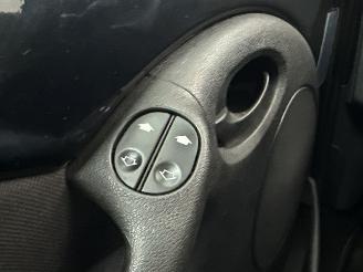 Ford Ka 1.3i Hatchback  Benzine 1.299cc 44kW (60pk) FWD airco picture 20