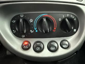 Ford Ka 1.3i Hatchback  Benzine 1.299cc 44kW (60pk) FWD airco picture 18