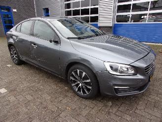 Vaurioauto  passenger cars Volvo S-60 2.0 D2  POLAR+ DYNAMIC 2017/9
