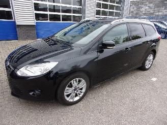 Vaurioauto  passenger cars Ford Focus 1.0 ECOBOOST 2013/12