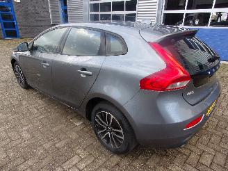 Volvo V-40 1.5 T3 AUTOMAAT  R-DESIGN picture 2