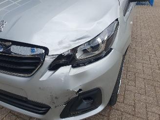 Peugeot 108 1.0 AUTOMAAT picture 12