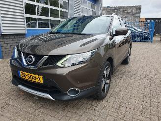 Vaurioauto  passenger cars Nissan Qashqai 1.2 Connect Edition Automaat 2015/6