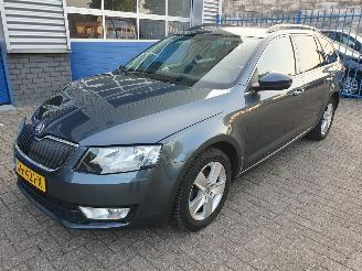 uszkodzony samochody osobowe Skoda Octavia 1.2 TSI Greentech Ambition 2015/8