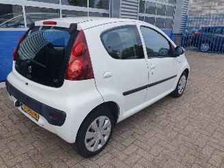 Peugeot 107 1.0 Active picture 3