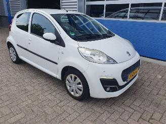 Peugeot 107 1.0 Active picture 7