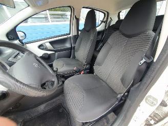 Peugeot 107 1.0 Active picture 13