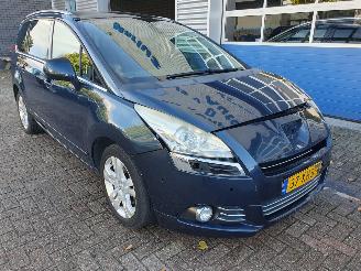 krockskadad bil auto Peugeot 5008 1.6 THP Allure 7 persoons 2012/6