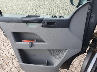 Volkswagen Transporter 2.0 TDI L2H1 DC Trendline Automaat picture 12