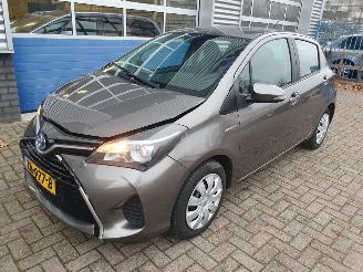 skadebil auto Toyota Yaris 1.5 Hybrid Trend 2016/2