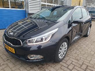 damaged passenger cars Kia Cee d 1.6 GDI Business Pack 2013/7