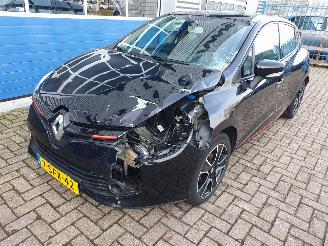Damaged car Renault Clio 0.9 TCe Expression 2013/1