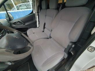 Peugeot Partner 120 1.6 e-HDI L1 XT Profit + 2Tronic Automaat Schadevrij picture 12