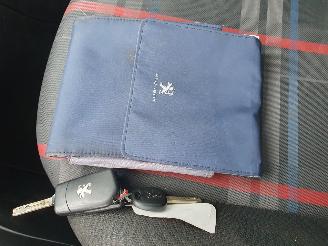 Peugeot 108 1.0 e-VTi Active picture 19