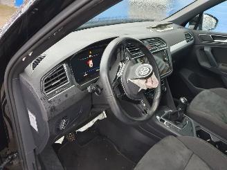 Volkswagen Tiguan 1.4 TSI Comfortline Business R-line picture 17