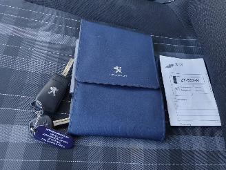 Peugeot 108 1.0 e-VTi Allure picture 22