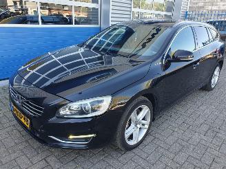 Schadeauto Volvo V-60 2.4 D6 AWD Plug-In Hybrid Summum 2014/3
