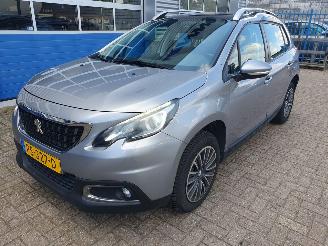 Coche accidentado Peugeot 2008 1.2 PureTech Blue Lion 2017/11
