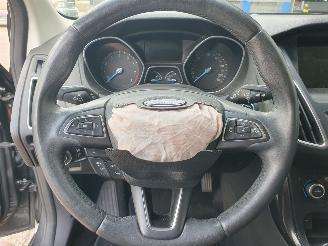 Ford Focus 1.0 Titanium picture 21