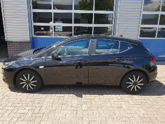 Opel Astra 1.2 Business Edition picture 2