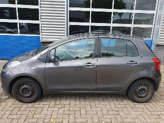 Toyota Yaris 1.3 VVTi Terra schadevrij picture 2