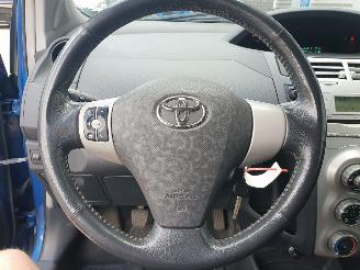 Toyota Yaris 1.0 VVTi picture 15