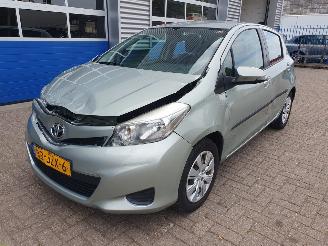 uszkodzony samochody osobowe Toyota Yaris 1.3 VVT-i Aspiration 2012/2