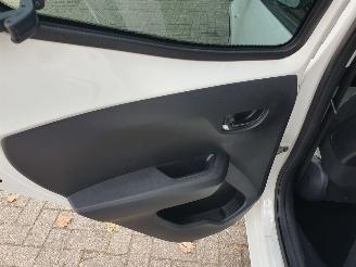 Toyota Yaris 1.0 VVT-i x picture 22