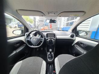 Toyota Yaris 1.0 VVT-i x picture 14