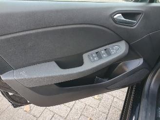 Renault Clio E-TECH FULL HYBRID 1.6 145 evolution picture 15