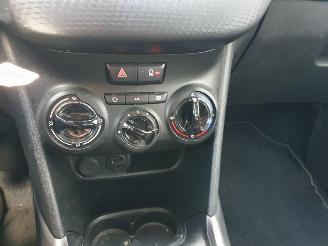 Peugeot 2008 1.2 PureTech Blue Lion picture 21