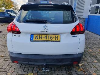 Peugeot 2008 1.2 PureTech Blue Lion picture 4