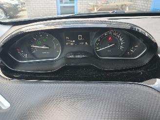 Peugeot 2008 1.2 PureTech Blue Lion picture 19
