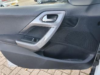 Peugeot 2008 1.2 PureTech Blue Lion picture 14