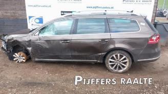 Coche siniestrado Volkswagen Passat Passat Variant (365), Combi, 2010 / 2015 2.0 TDI 16V 135 2012/4
