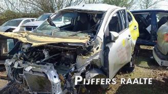 Peugeot 108 108, Hatchback, 2014 1.0 12V VVT-i picture 4