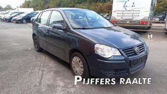 Salvage car Volkswagen Polo Polo IV (9N1/2/3), Hatchback, 2001 / 2012 1.4 16V 75 2005/6