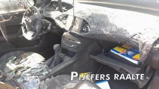 Peugeot 308 308 SW (L4/L9/LC/LJ/LR), Combi 5-drs, 2014 / 2021 1.2 12V e-THP PureTech 130 picture 14