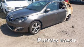 damaged passenger cars Peugeot 308 308 SW (L4/L9/LC/LJ/LR), Combi 5-drs, 2014 / 2021 1.2 12V e-THP PureTech 130 2014/5