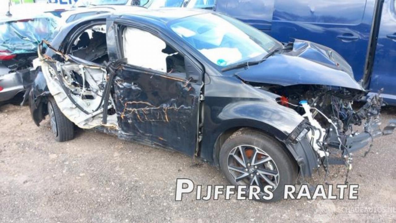 Toyota Yaris Yaris IV (P21/PA1/PH1), Hatchback, 2020 1.5 12V Hybrid