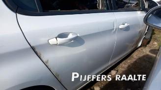Peugeot 308 308 (L3/L8/LB/LH/LP), Hatchback 5-drs, 2013 / 2021 1.2 12V e-THP PureTech 110 picture 3