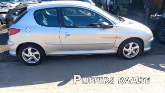 Salvage car Peugeot 206 206 (2A/C/H/J/S), Hatchback, 1998 / 2012 1.4 16V 2004/10