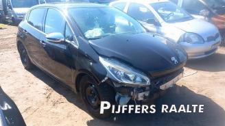 Coche siniestrado Peugeot 208 208 I (CA/CC/CK/CL), Hatchback, 2012 / 2019 1.2 12V e-THP PureTech 110 2015/10