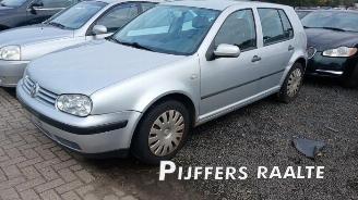 Dezmembrări autoturisme Volkswagen Golf Golf IV (1J1), Hatchback, 1997 / 2005 1.4 16V 2001/10