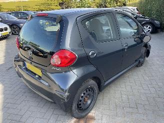 Toyota Aygo 1.0-12V + 5.drs airco N.A.P NL AUTO picture 5